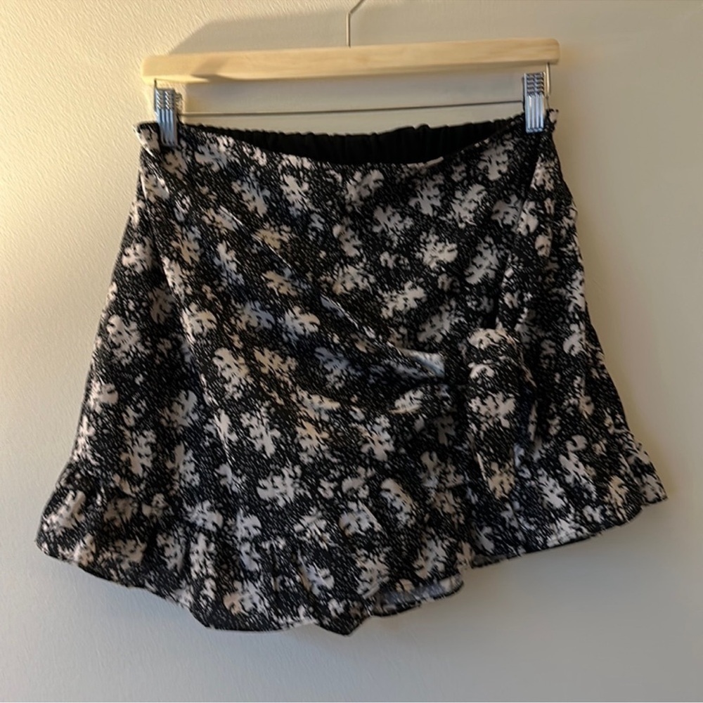 Floral Black and White Women's Skirt - Picture 2 of 8